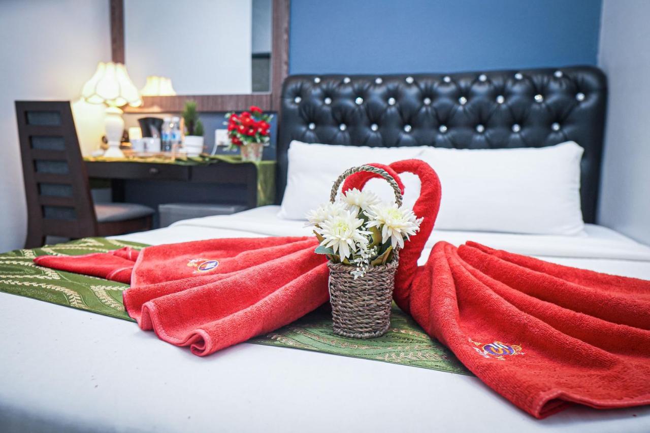 Ghazrins Desaru Hotel Pengerang Buitenkant foto