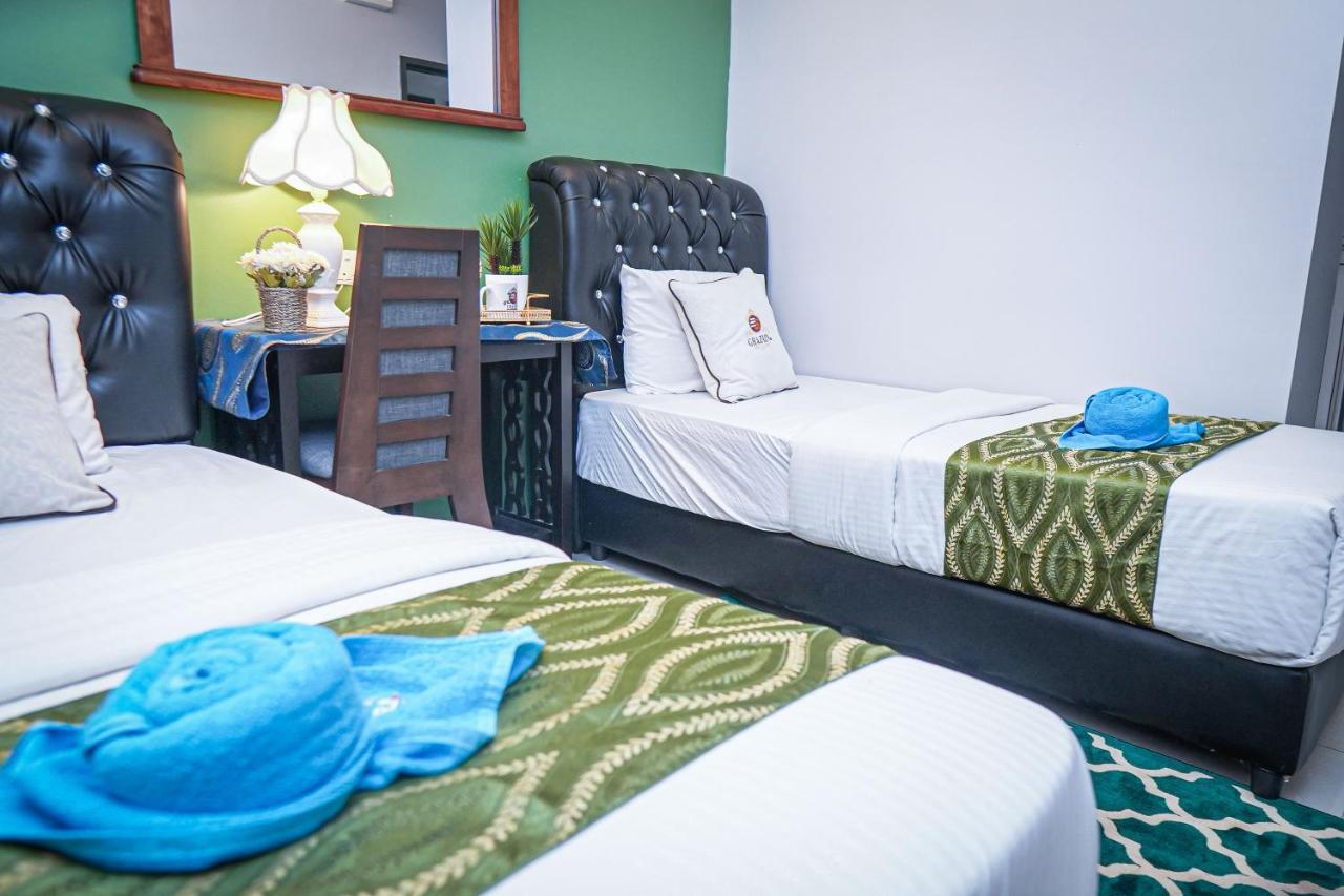 Ghazrins Desaru Hotel Pengerang Buitenkant foto